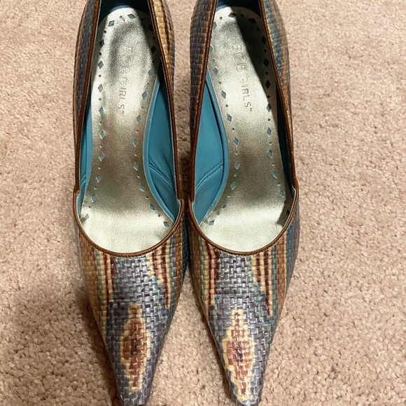 Multi colored BCBG Pumps - Picture 1 of 3